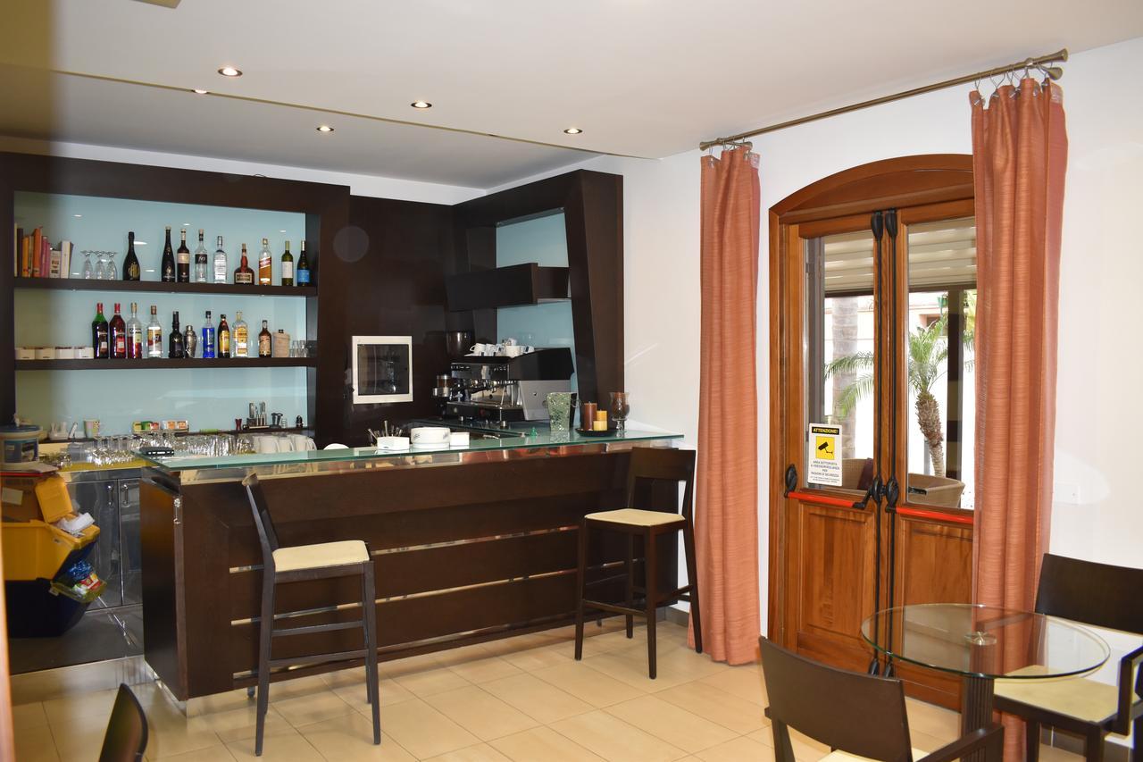 Hotel Il Portico Favignana Bagian luar foto