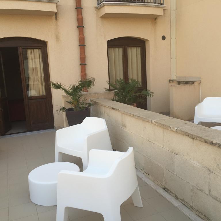 Hotel Il Portico Favignana Bagian luar foto