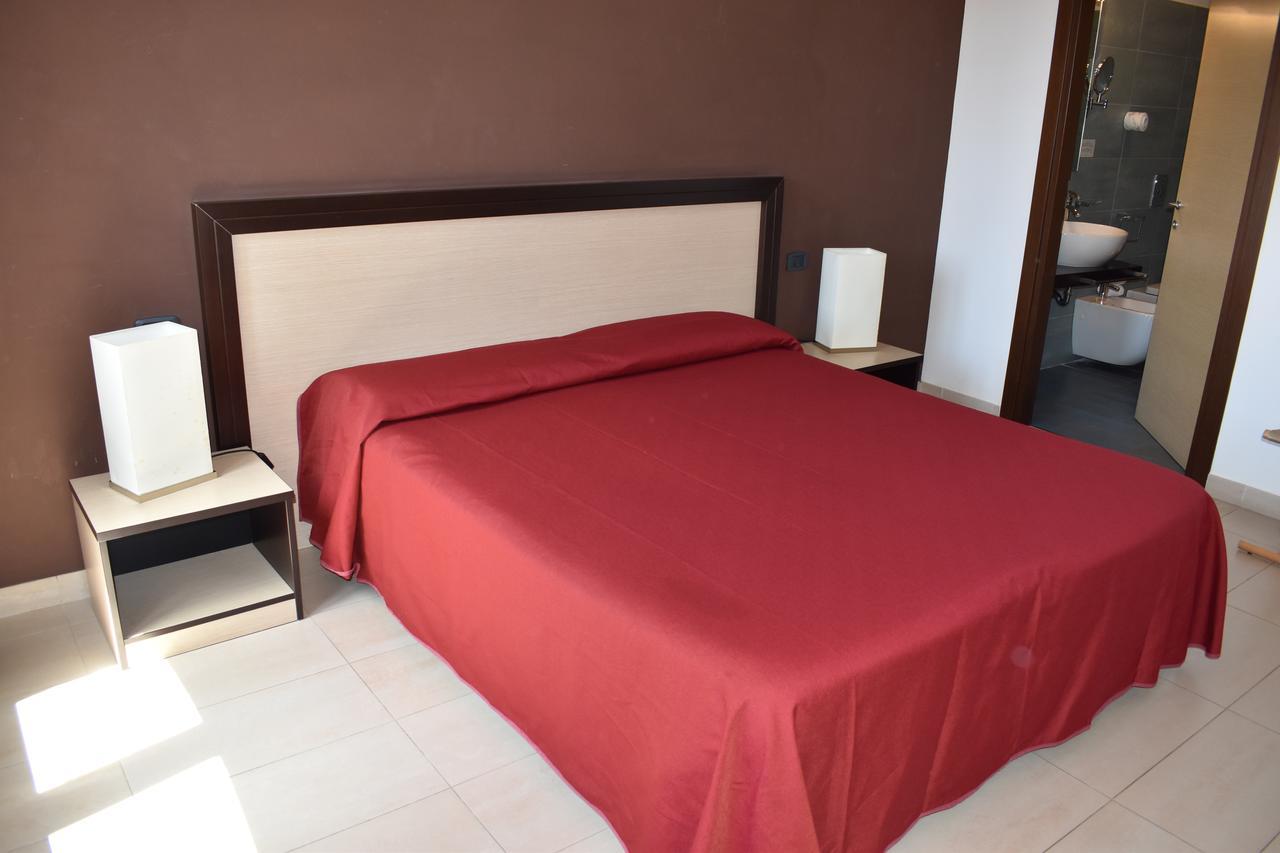 Hotel Il Portico Favignana Bagian luar foto