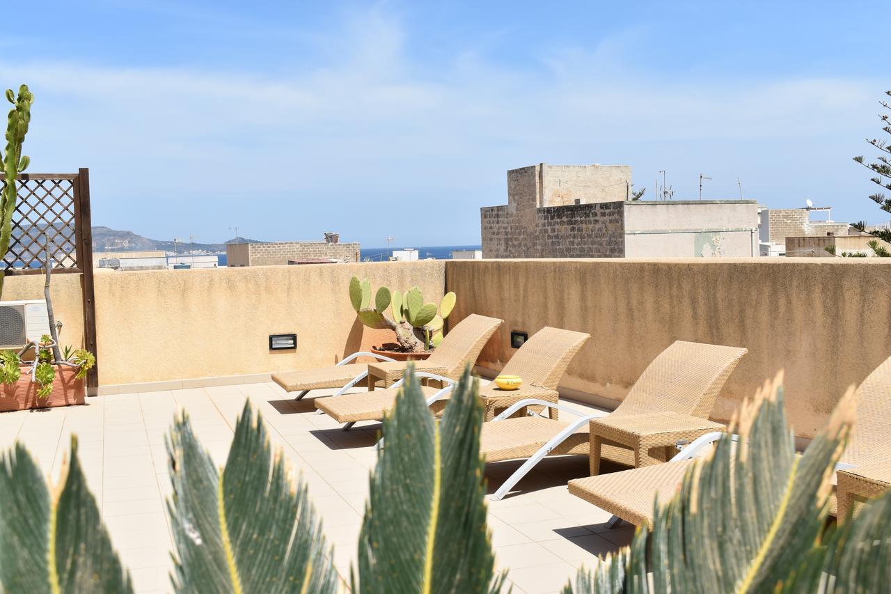 Hotel Il Portico Favignana Bagian luar foto