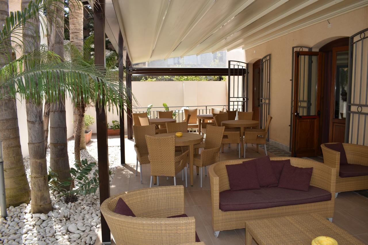 Hotel Il Portico Favignana Bagian luar foto