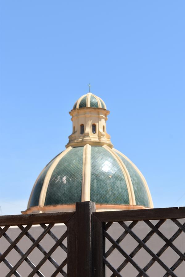 Hotel Il Portico Favignana Bagian luar foto