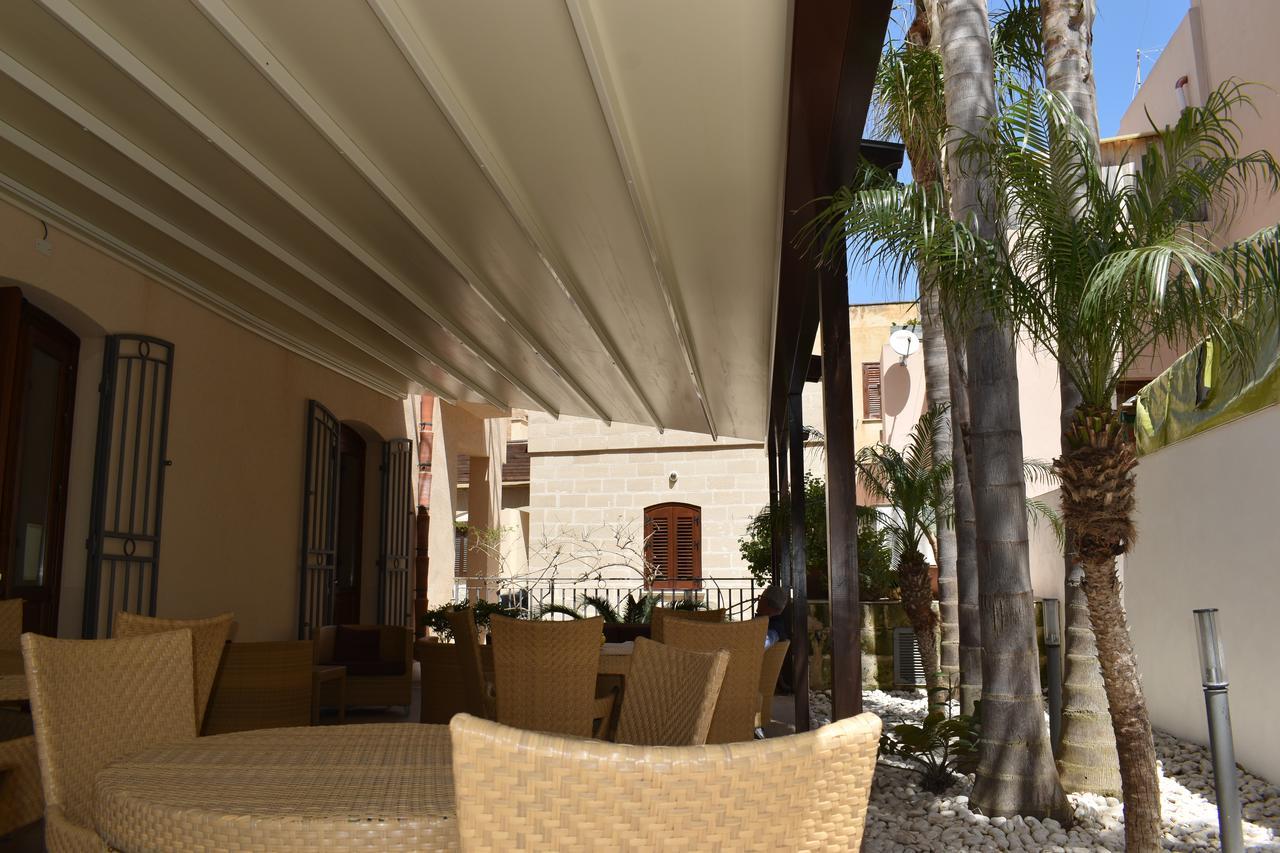 Hotel Il Portico Favignana Bagian luar foto