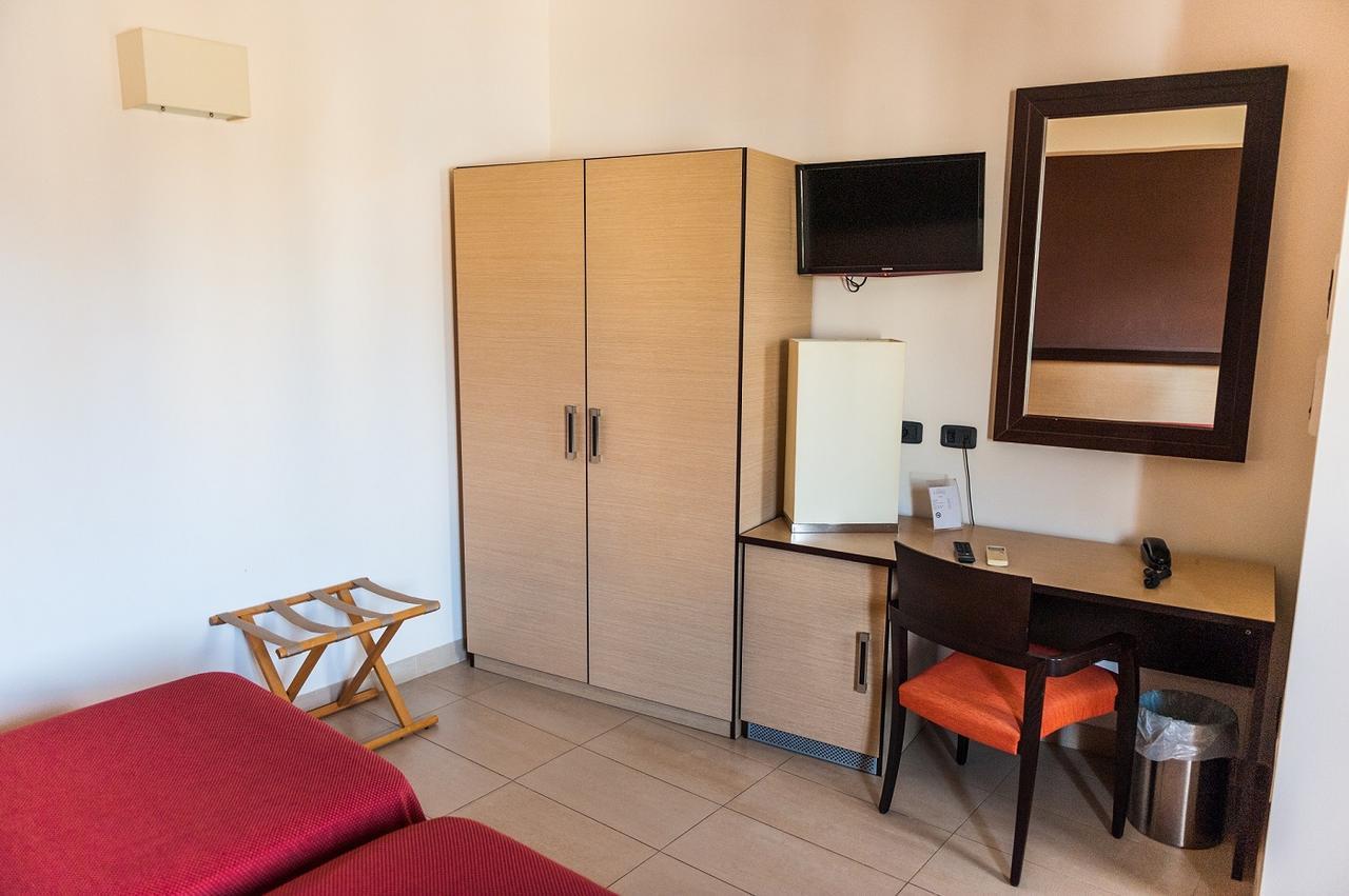 Hotel Il Portico Favignana Bagian luar foto