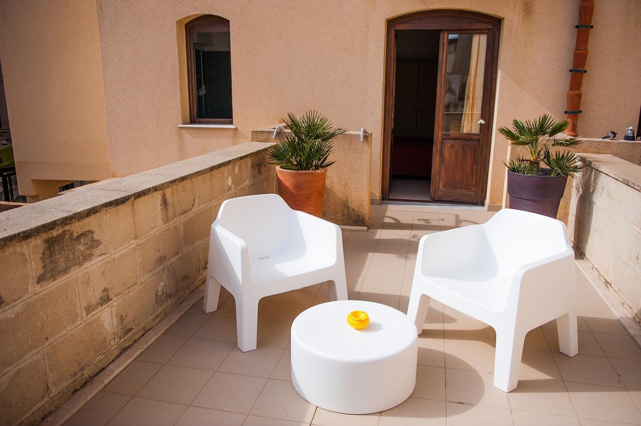 Hotel Il Portico Favignana Bagian luar foto