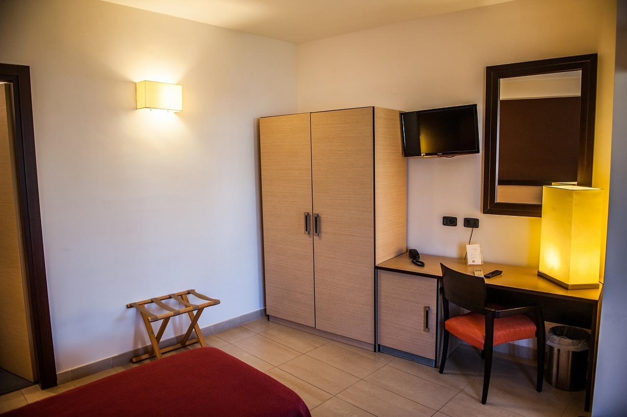 Hotel Il Portico Favignana Bagian luar foto